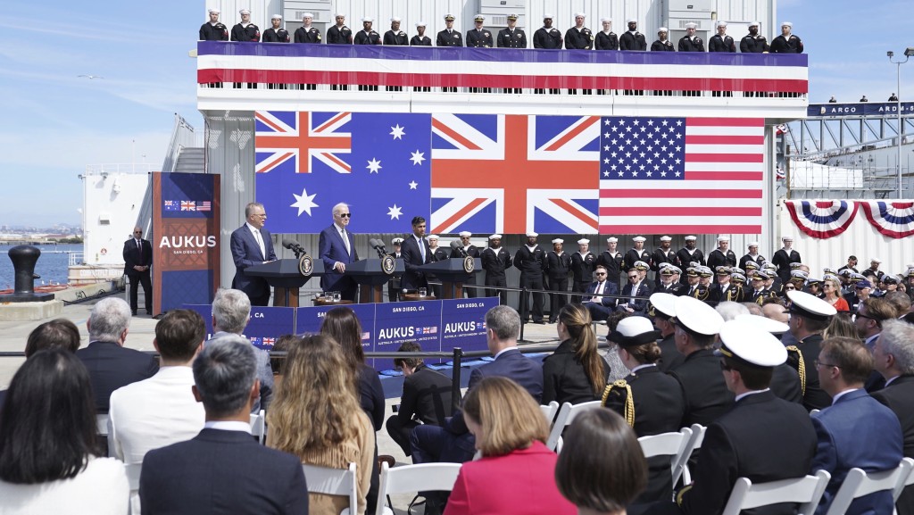 澳英美聯盟（AUKUS）公布核動力潛艇具體計劃，三國領導人在洛瑪角海軍基地見記者。 美聯社