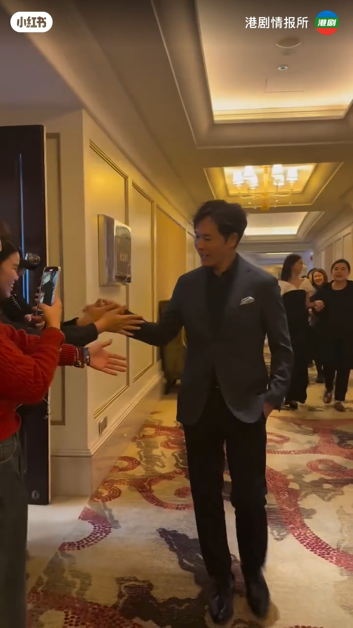 郭晉安顏值重回巔峰,親民地跟粉絲互動。 郭晉安顏值重回巔峰,親民地跟粉絲互動。