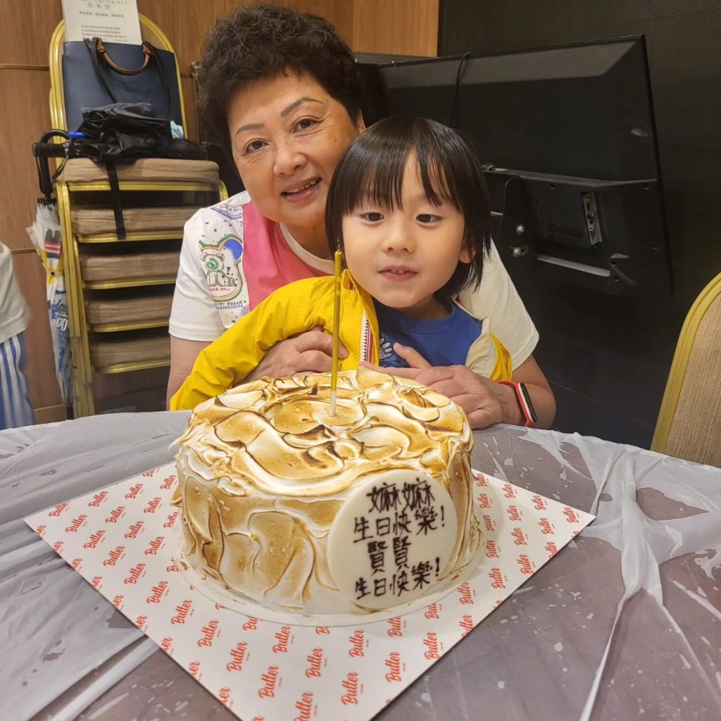 莫家淦不時分享三代同堂照,圖中是他的媽媽與兒子。 莫家淦不時分享三代同堂照,圖中是他的媽媽與兒子。