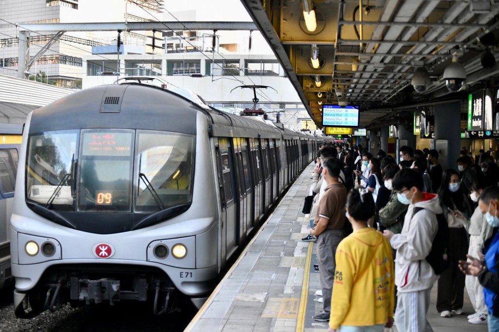 地鐵作為公共交通工具，公眾更應注重個人衛生。資料圖片