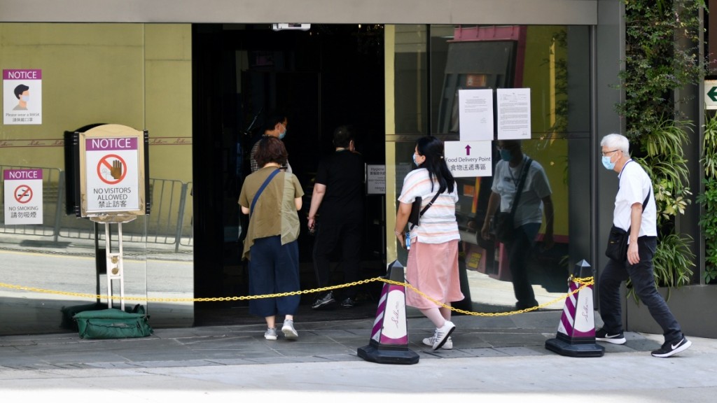 政府拟将今轮44间检疫酒店改作社区隔离用途。