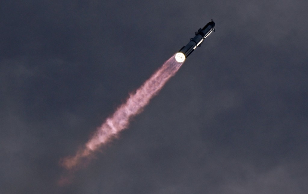 美国太空探索科技公司SpaceX新一代“星舰”（Starship）周一首次成功进入地球轨道。路透社