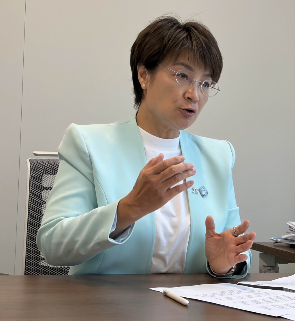政府公布「物联网火警侦测系统」的适用范围会在今年年底前扩展至7层或以上的旧楼，方国珊形容为「利用科技便民利民的重要突破」，认为可解除街坊多年隐忧。