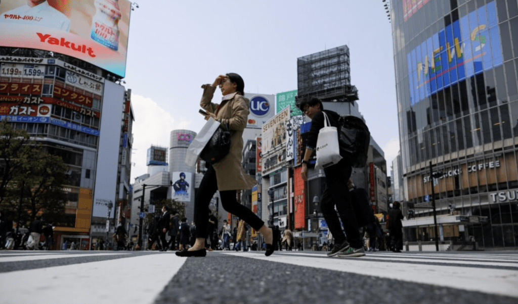 日本本月流感疫情急速升溫,官方確認當地出現甲型H3流感病毒的新變種「K亞分支」,專家警告傳播力或較以往更強,呼籲民眾提高警覺並及早接種流感疫苗。路透社 日本本月流感疫情急速升溫,官方確認當地出現甲型H3流感病毒的新變種「K亞分支」,專家警告傳播力或較以往更強,呼籲民眾提高警覺並及早接種流感疫苗。路透社