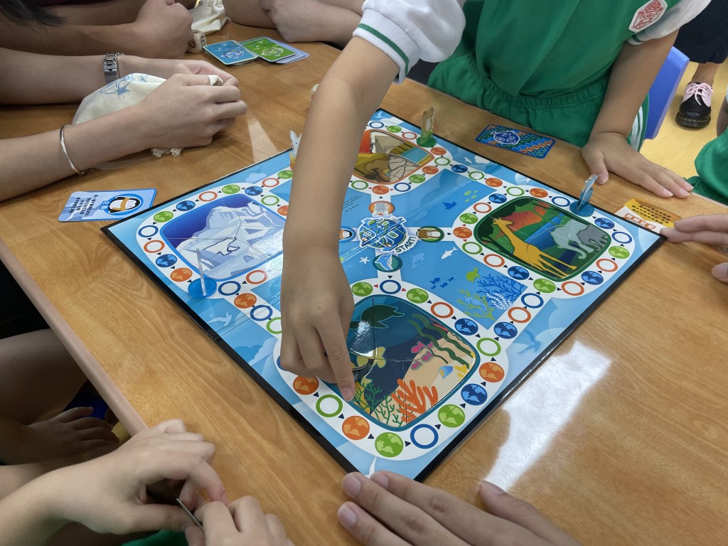 由耀中幼教學院學生設計的「動物環町」將免費派發到幼稚園，讓幼兒學習能源效益、節約能源等概念。