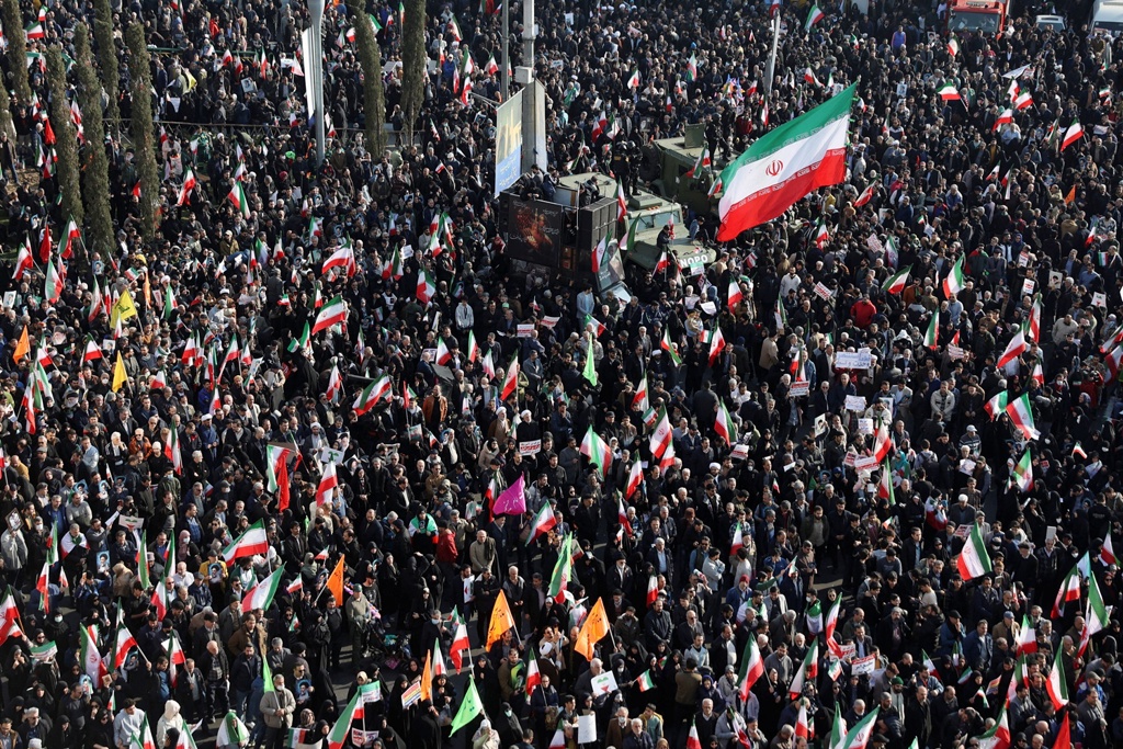 伊朗多地爆發反政府示威，規模持續擴大。路透社
