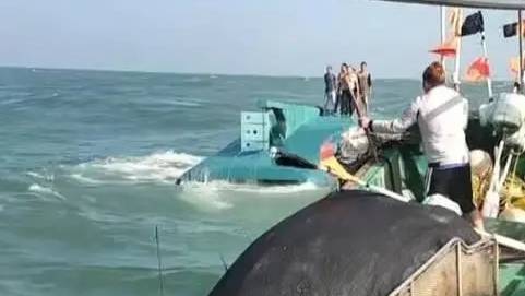 湛江漁船在海南海域傾覆。