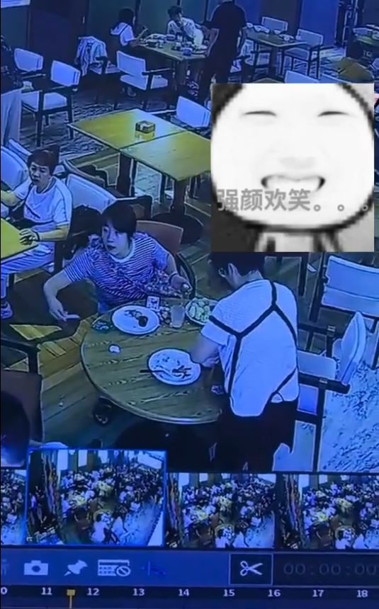 鄰座食客也看不過眼，出言制止女子惡行。微博