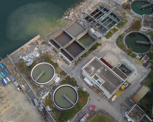 西貢污水處理廠污水漏出。圖片:facebook香港突發事區報料區