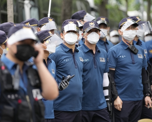 南韓宣布下月起放寬聚會人數上限。AP圖片