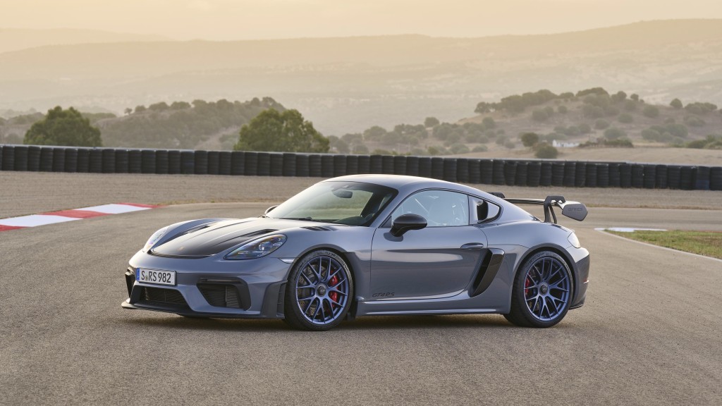 現役982型718 Cayman GT4 RS,將會是最後一款採用4公升平六汽油引擎特別版。 現役982型718 Cayman GT4 RS,將會是最後一款採用4公升平六汽油引擎特別版。