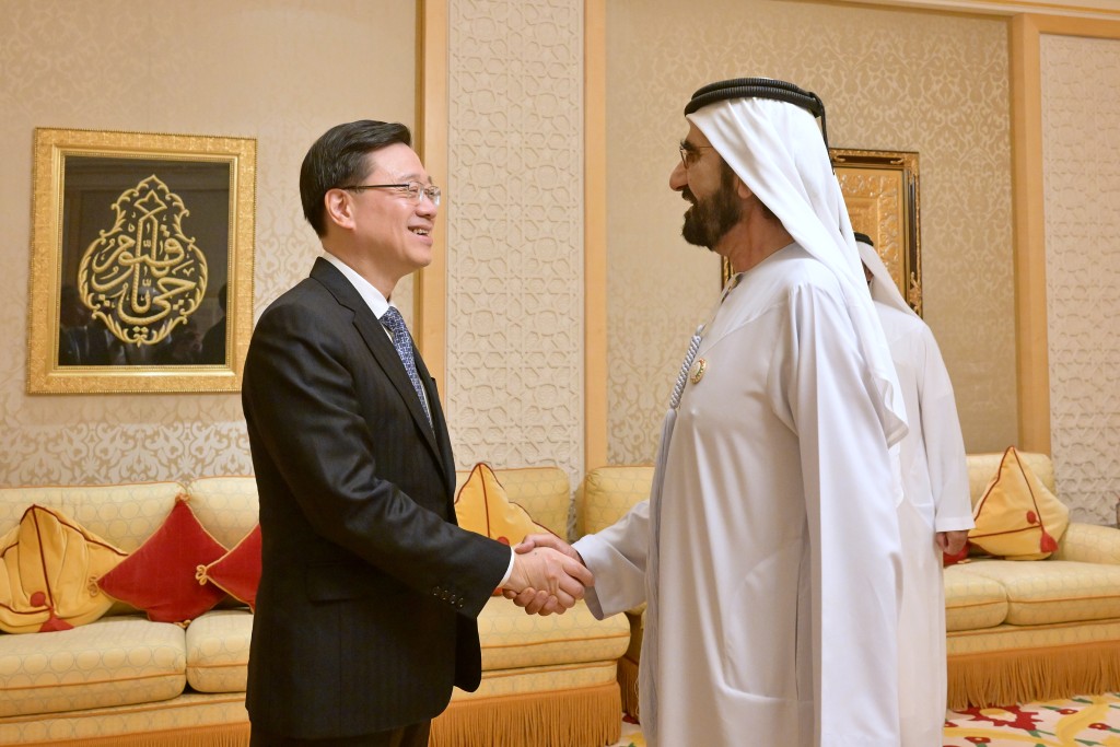 李家超与身兼阿联酋副总统和总理的迪拜酋长穆罕默德．阿勒马克图姆会面。
