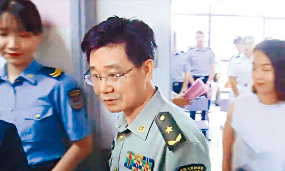 ■驻港部队副政治委员陈亚丁表示，致力维护香港长期繁荣稳定，坚决与分裂势力做斗争。