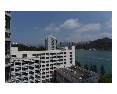 這是杏花邨30座高層1室，可望嶺南學校及眺望鯉魚門一帶海景。
