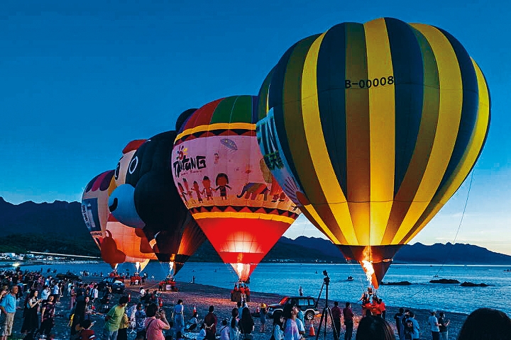 嘉年華檔期內會舉行七場熱氣球光雕音樂會。