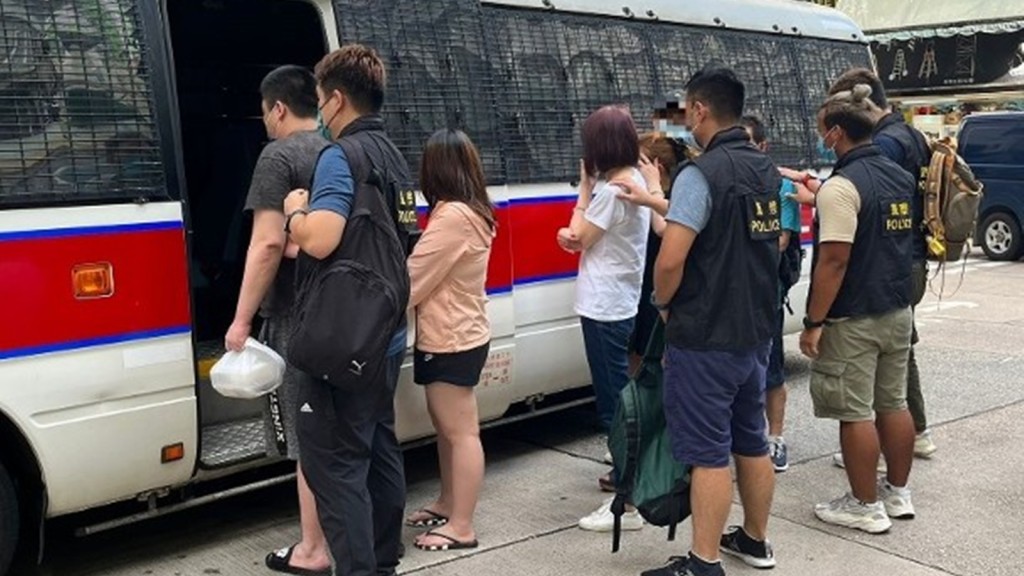 被捕人士全部帶回警署。