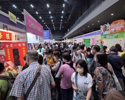 工展會購物節今日開幕,場內人頭湧湧。