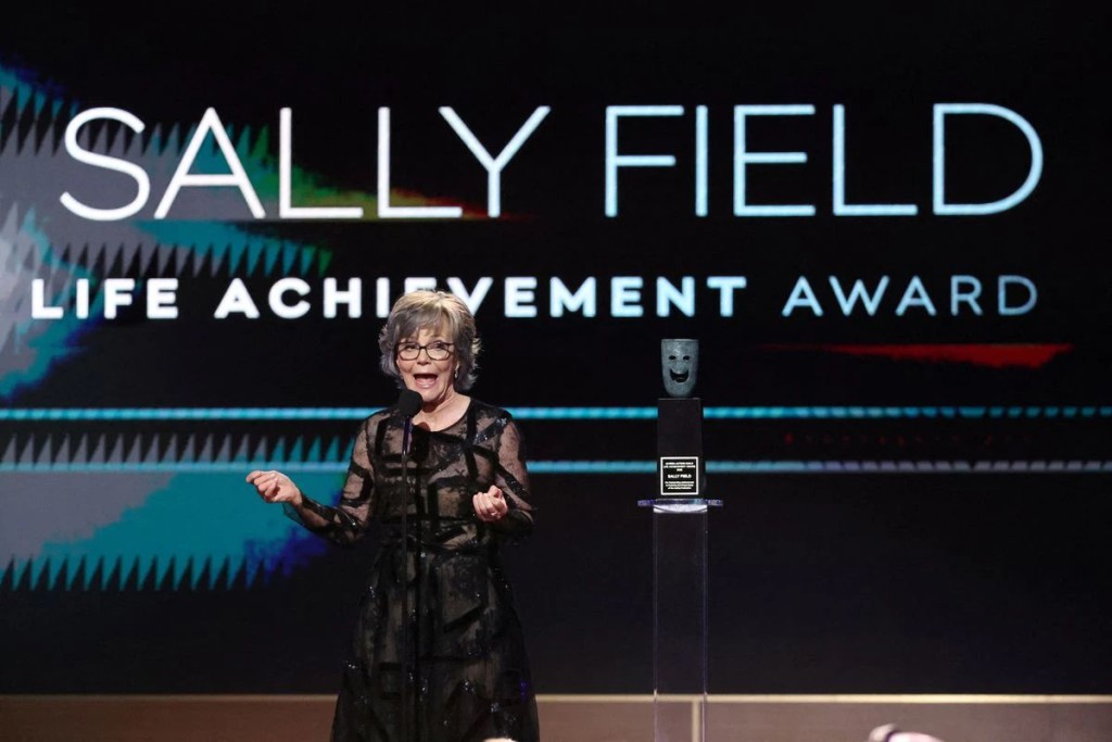 Sally Field獲得終身成就獎。