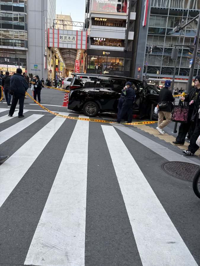 大阪難波本通休旅車橫掃行人路數十米，3人輕傷。 X@yuma_1892