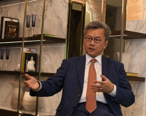 長實執行董事趙國雄趁地王效應,沽售中半山名廈雅賓利大廈單位。資料圖片