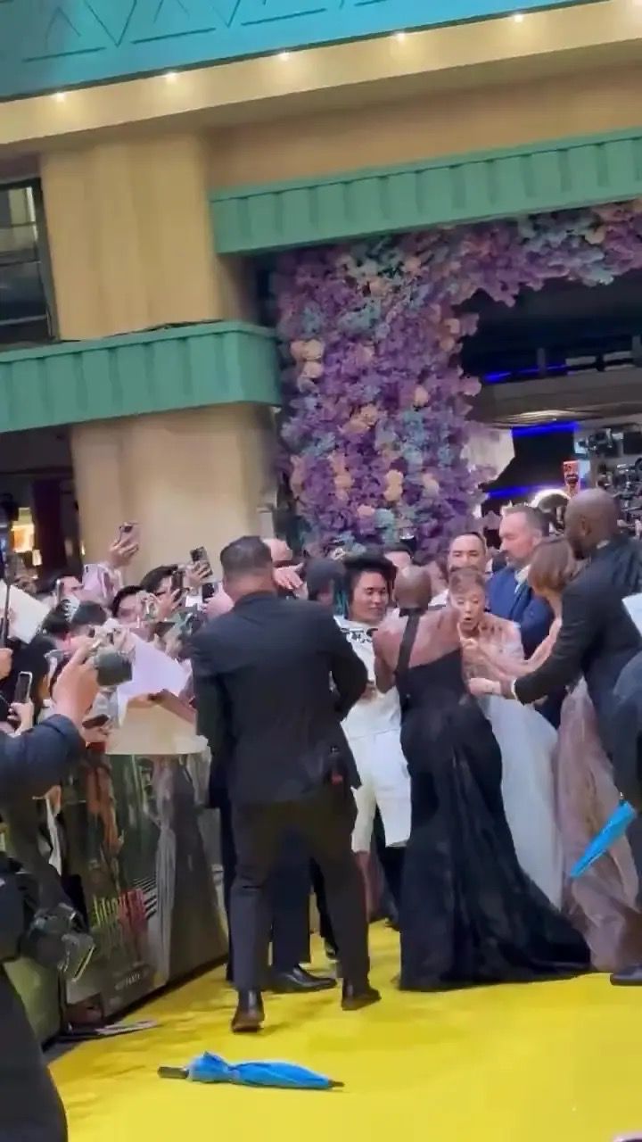 網紅Johnson Wen被新加坡因「公共滋擾罪」，判監9日。