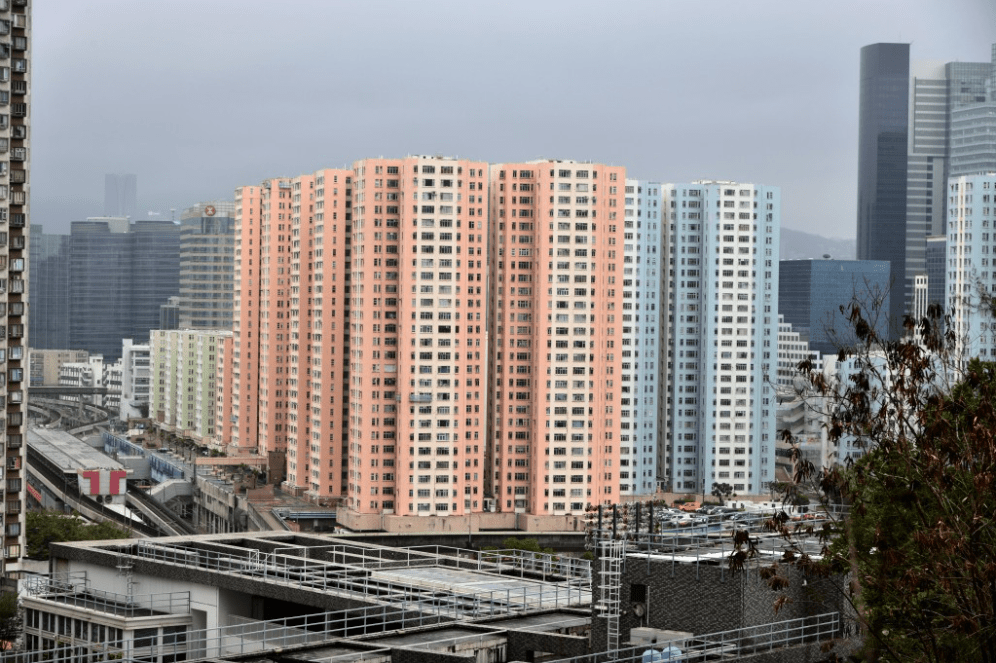 1998年發生的德福花園五屍案，風水師李育輝謀財害命毒殺五名女子。有關單位即將開拍。