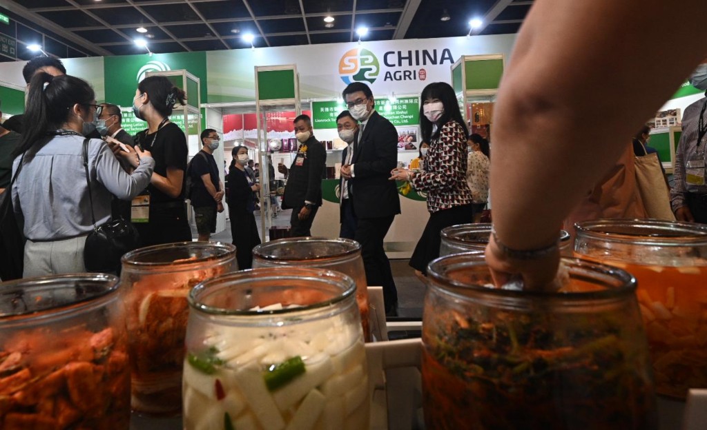邱騰華出席美食博覽。