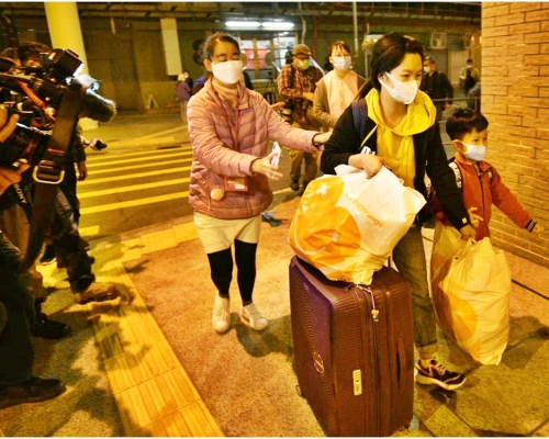 梁子超指第8座居民只要離開電梯，已可將病毒帶進社區。資料圖片