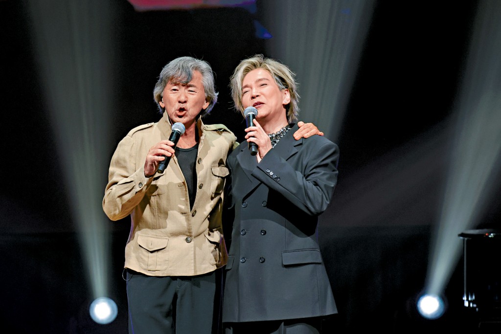 林子祥戏称买雪糕经过时，被捉入场与贾思乐合唱。