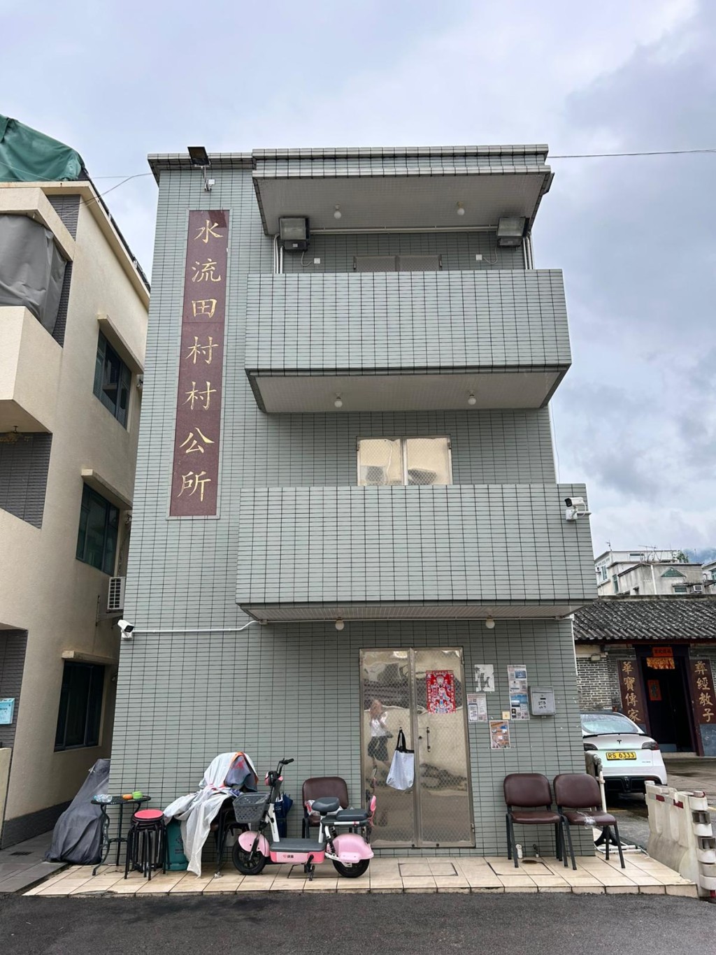 水流田村村長蔡先生怒斥對方「唔係人嚟」。曾志恆攝 水流田村村長蔡先生怒斥對方「唔係人嚟」。曾志恆攝