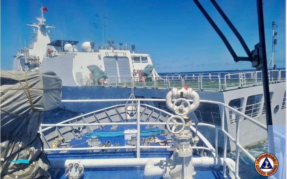 菲方斥中国海警船近距离横越菲律宾巡逻船船首。 菲律宾海岸警卫队