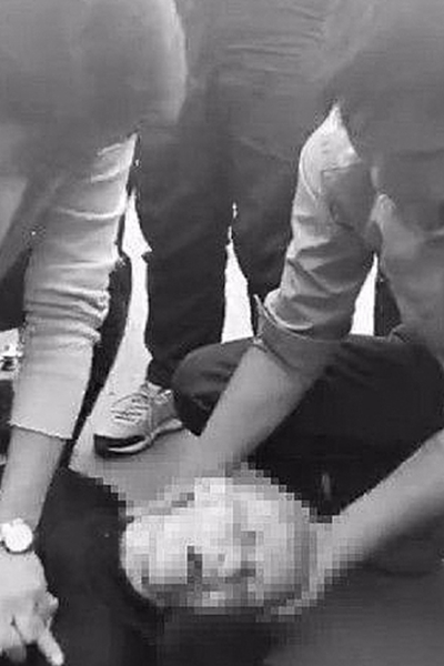 至於救人的夫婦34歲的薛國俊和29歲的姜燕燕,太太原來是醫生,在江山市鳳林鎮衛生院上班。