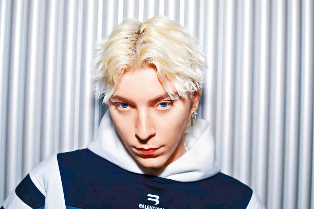 俄仔指他的家族有一半人住烏克蘭，所以他才是最難過的人。