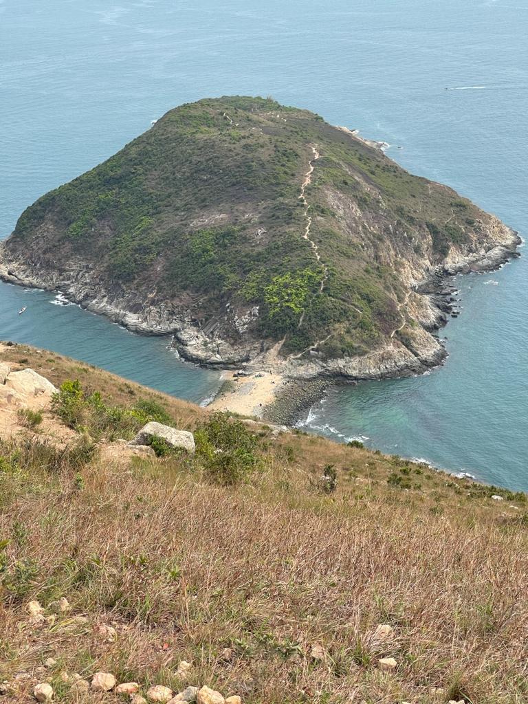 鴨脷洲玉桂山由高處下望連島沙洲的無敵海景，再訪鴨脷排燈塔。