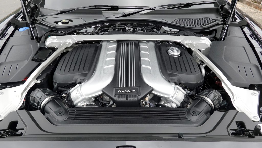 6公升W12 Twin-turbo引擎輸出635ps