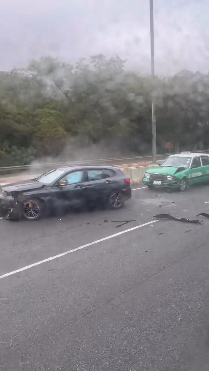 現場為粉嶺公路往上水方向。網上片段截圖 現場為粉嶺公路往上水方向。網上片段截圖