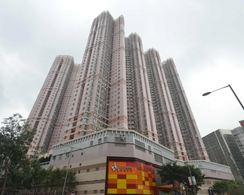 愉景新城1030萬易手, 屋苑分層第三高價。