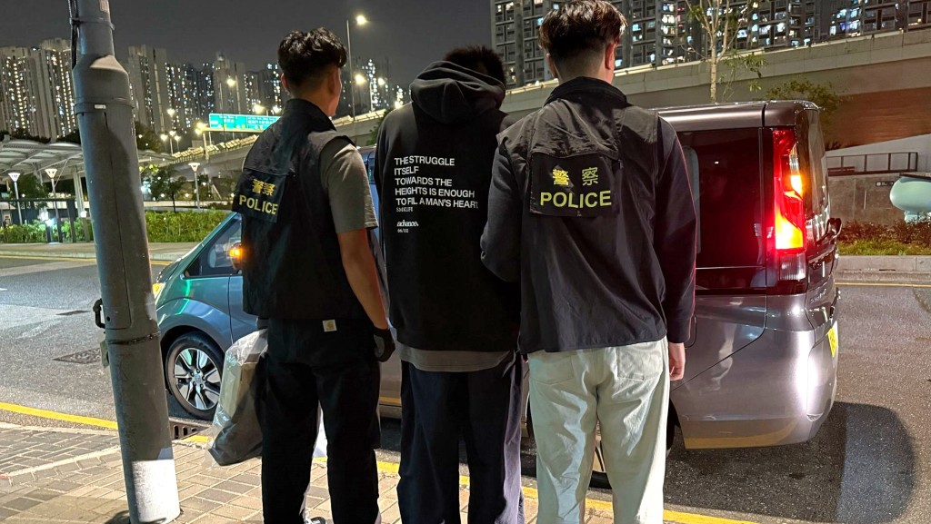 被捕男子帶署調查。