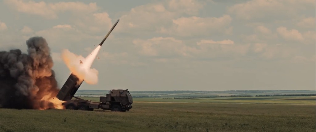 高机动性多管火箭系统（HIMARS，简称海马士）在乌方反攻宣传影片串出场。