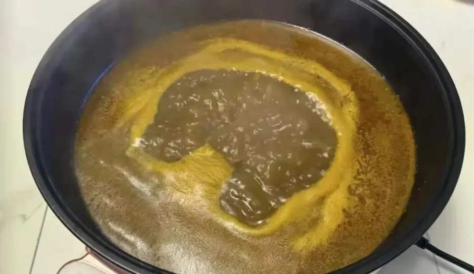 牛癟火鍋，又被稱為「百草湯」。