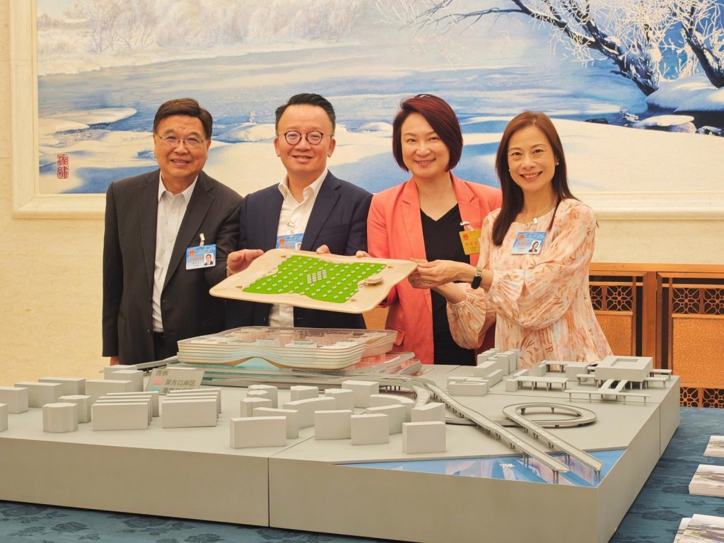香港立法會主席李慧琼對此表示堅定支持，並對中央一如既往支持香港更好融入國家發展大局表示衷心感謝與倍感振奮。