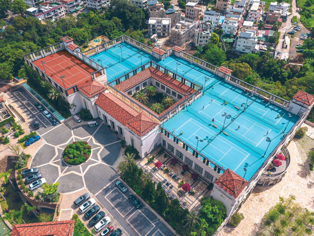 香港高尔夫球及网球学院，内里配备世界顶级体育设施。