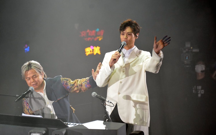 Archie再為伍仲衡的音樂會演出。