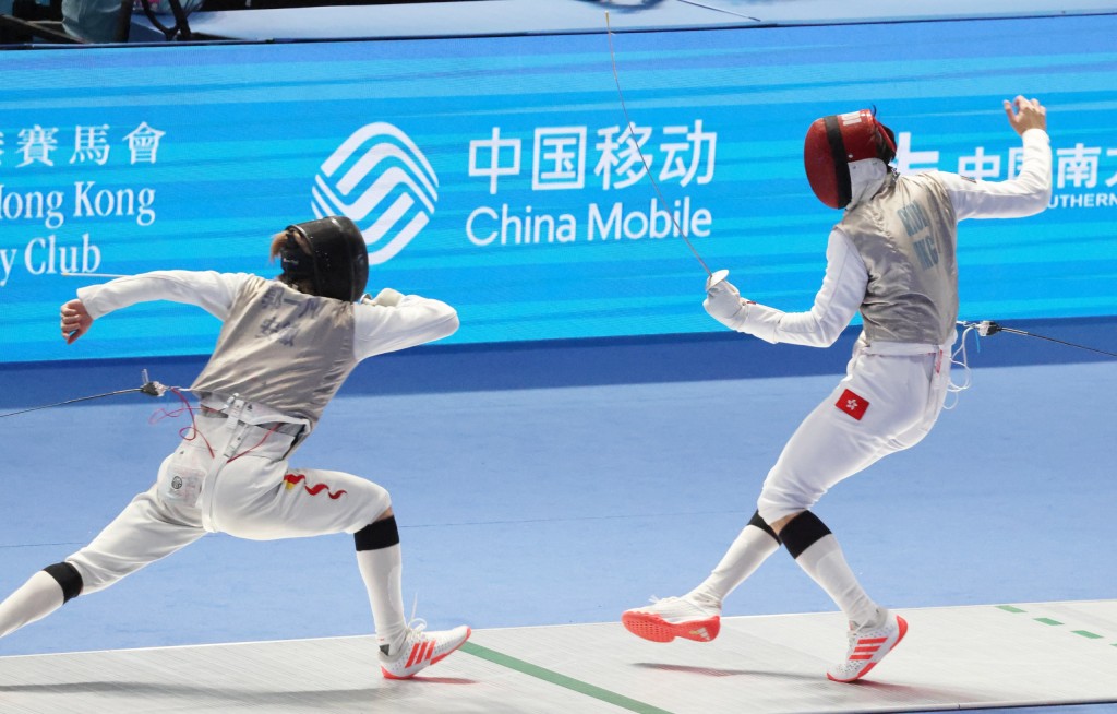 戴著紅色面罩的蔡俊彥(右)成功入8強。徐嘉華攝 戴著紅色面罩的蔡俊彥(右)成功入8強。徐嘉華攝