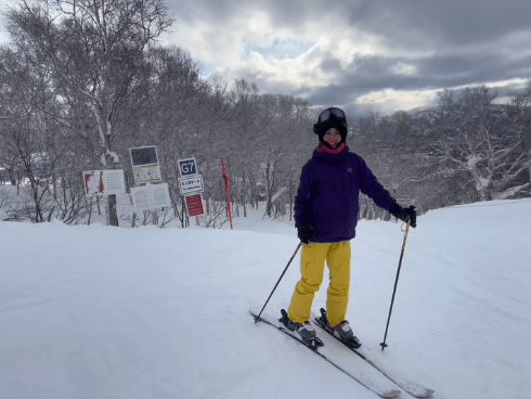 江美仪最近到北海道滑雪。