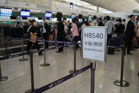 大湾区航空推出来往香港和日本大阪航綫，每周共有三班航班。仇凯瑭摄