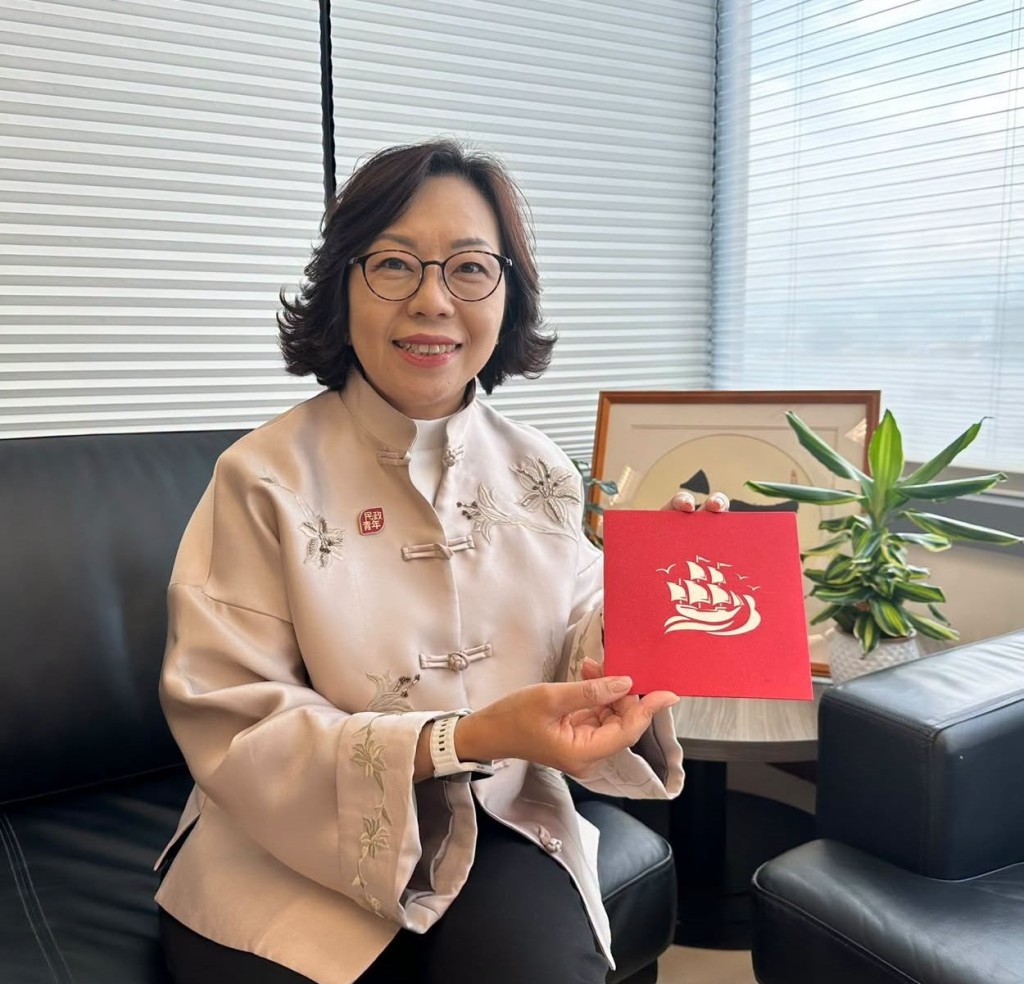 民青局局长麦美娟表示,收到「『友』妳启导」友师计划毕业学员Christy亲手制作的感谢卡。麦美娟FB 民青局局长麦美娟表示,收到「『友』妳启导」友师计划毕业学员Christy亲手制作的感谢卡。麦美娟FB