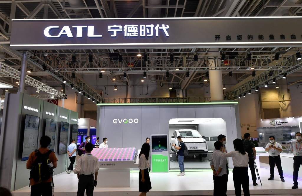 宋清輝分析,寧德時代、比亞迪等企業入局投資,主要為布局生態與尋找新增長點。 宋清輝分析,寧德時代、比亞迪等企業入局投資,主要為布局生態與尋找新增長點。
