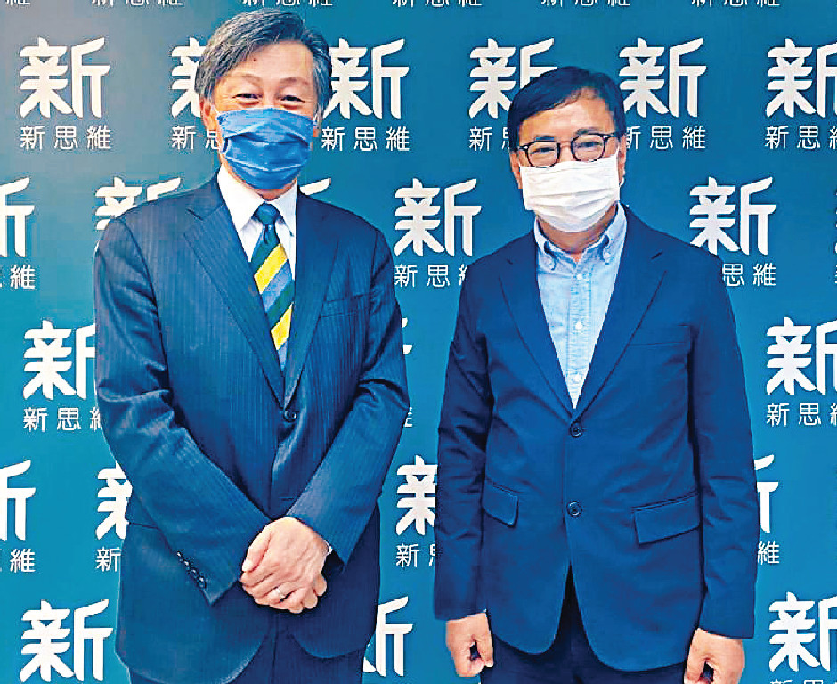 ■狄志遠（右）與日本總領事岡田健一見面，希望日方容許接種科興疫苗的市民，在六月免隔離入境日本旅行。