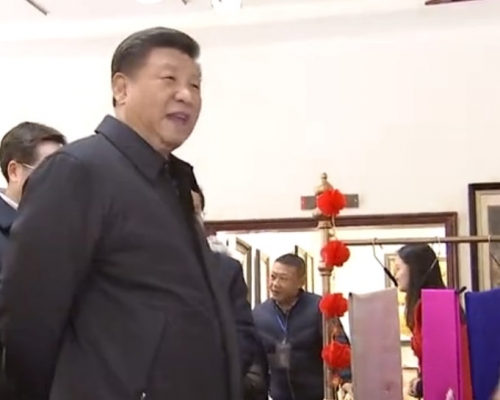 國家主席習近平前往四川考察期間花160元買一雙布鞋。網上圖片